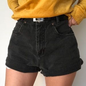 Vintage high waisted mom shorts in black